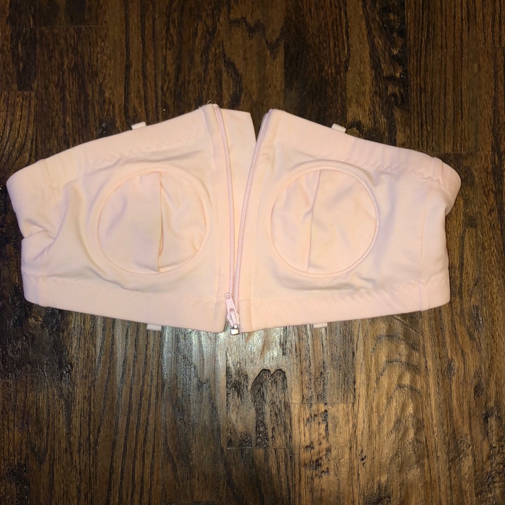 Breast pumping bra